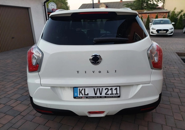 SsangYong Tivoli cena 40900 przebieg: 123427, rok produkcji 2016 z Gniewkowo małe 191